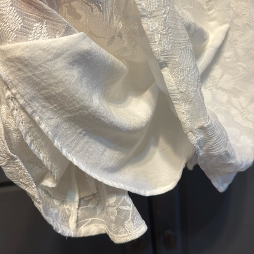 Elegant White Lace Dress - image 6